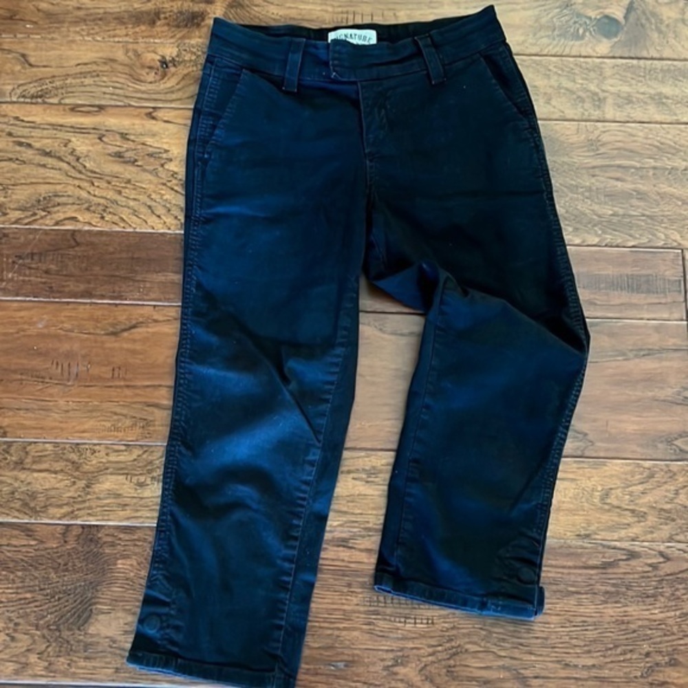 Levi’s signature black flap pocket cropped jeans
